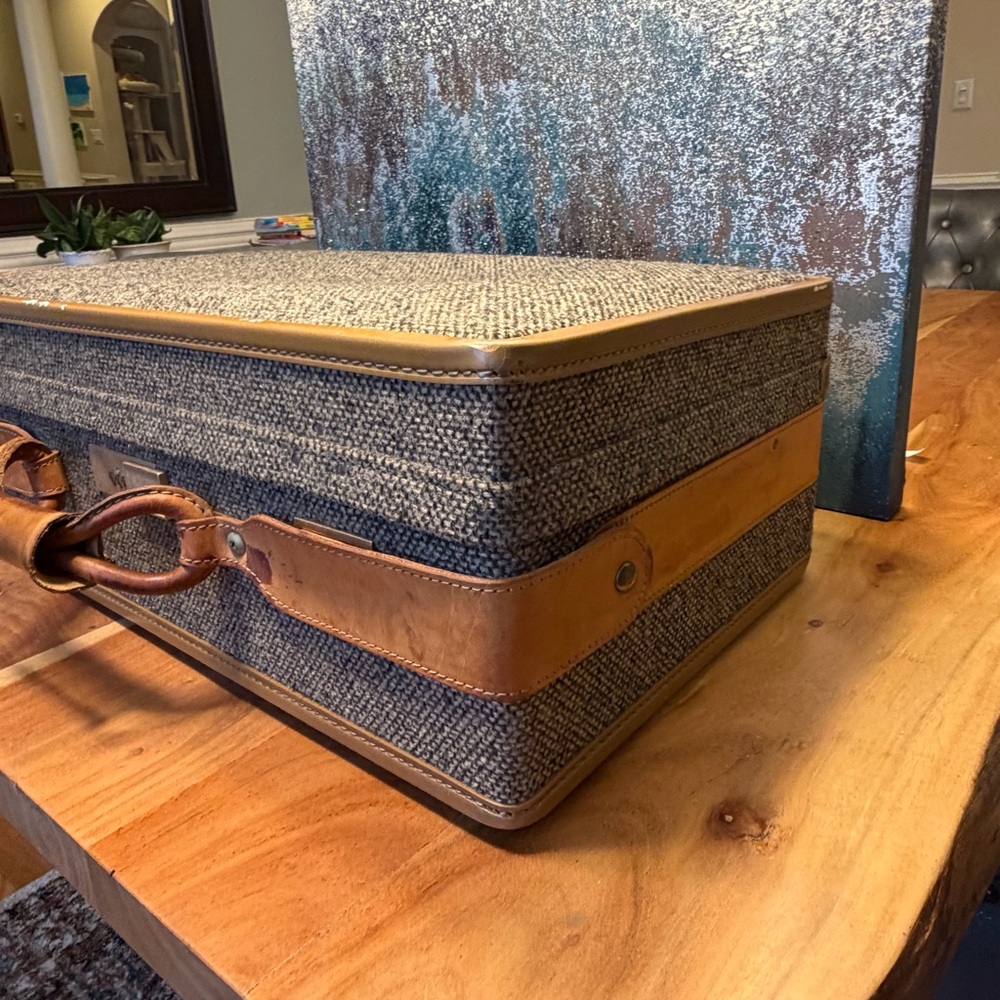 Hartmann Vintage Mid-Century Tweed Suitcase with Toile Interior (EUC) - Picture 6 of 14